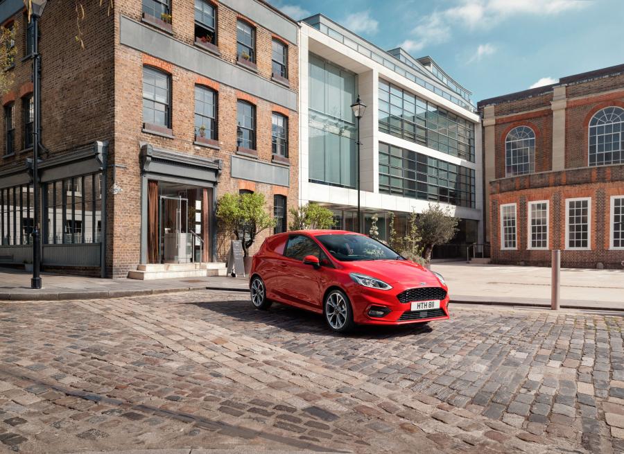  Ford Fiesta Sport Van 2018 года  (UK) (фото 8 из 23)